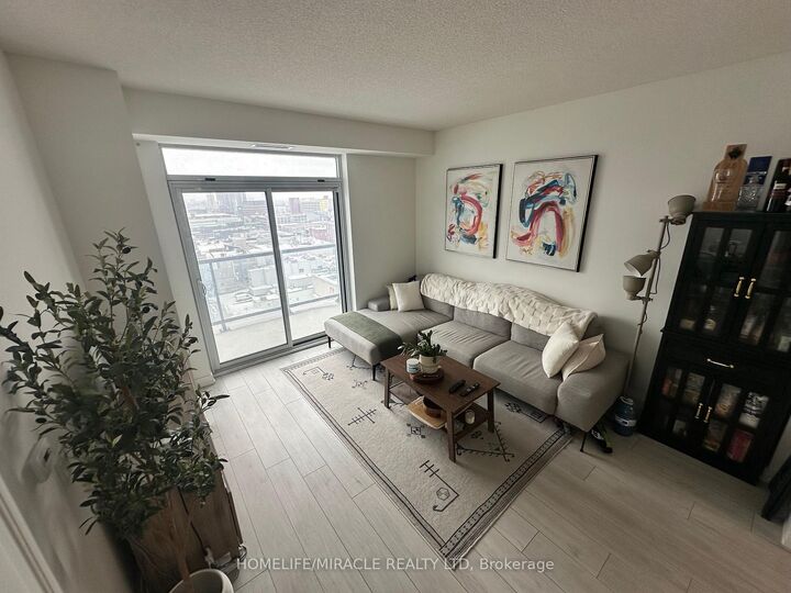 Property Photo:  