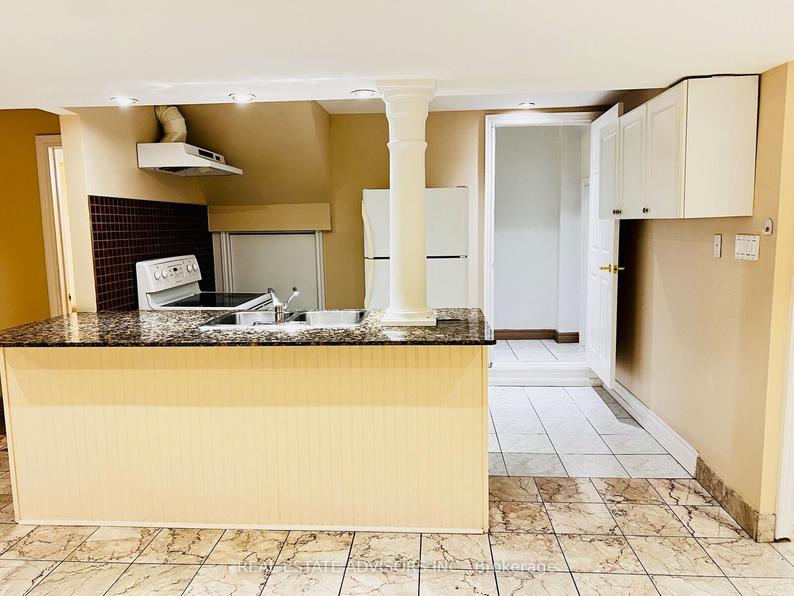 Property Photo:  2 Adam Ernst Basement Court  ON L4H 2S5 