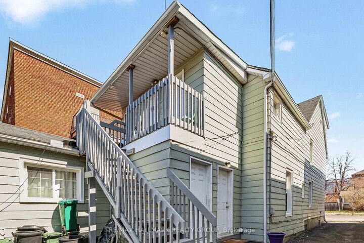 Property Photo:  64 Cobourg Street 2  ON K1N 8G8 