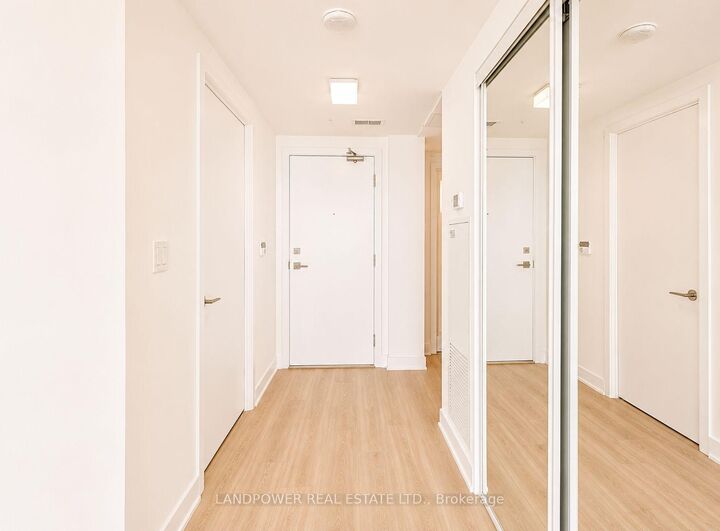 Property Photo:  12 York Street 5101  ON M5J 0A9 