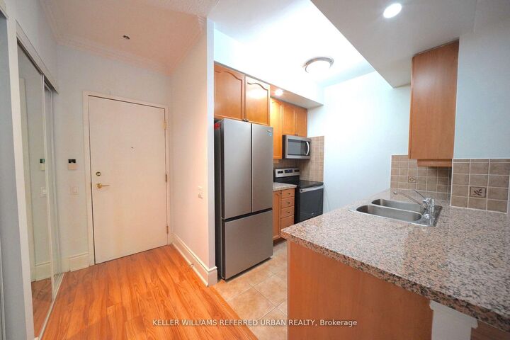 Property Photo:  10 Northtown Way 212  ON M2N 7L4 