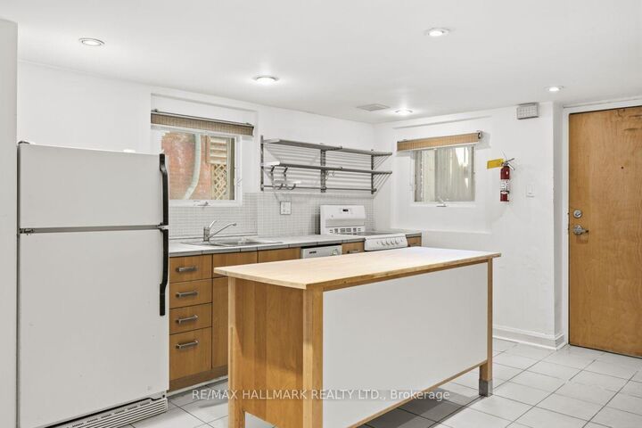 Property Photo: 321 Palmerston Boulevard Lower-A ON M6G 2N5