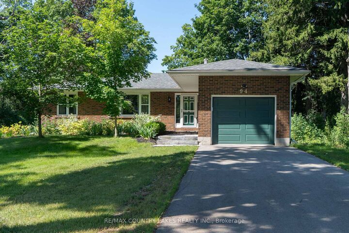 94 Laidlaw Street N — photo 1