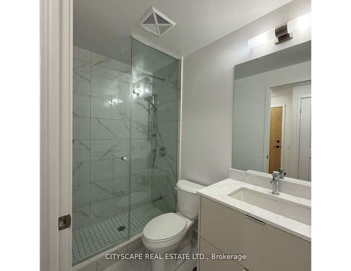 Property Photo:  202 Burnhamthorpe Road E 1410  ON L5A 0B2 