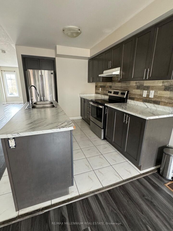 Property Photo:  458 Linden Drive W  ON N3H 5L5 