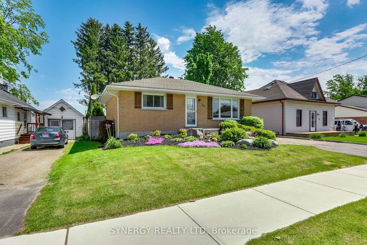 Photo de la propriété:  35 Queen Street  ON N7G 2H5 