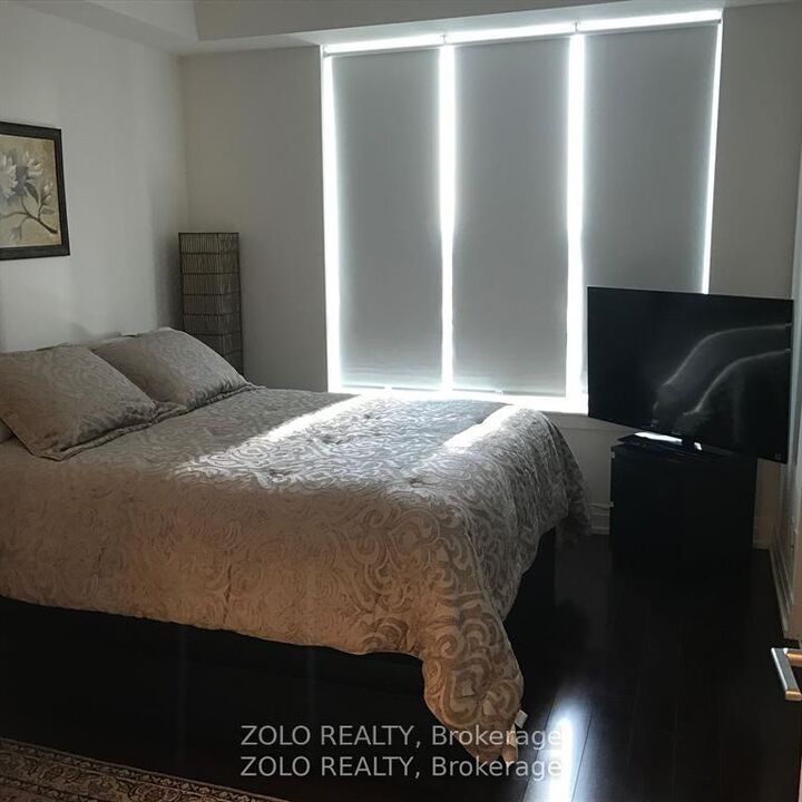 Property Photo:  7165 Yonge Street 1712  ON L3T 0C9 