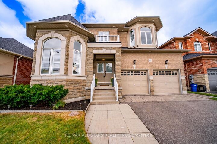 Property Photo: 411 Hoover Park Drive ON L4A 1P4