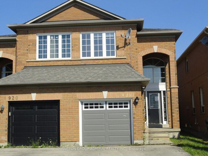 Property Photo:  922 Ledbury Crescent  ON L5V 2P8 