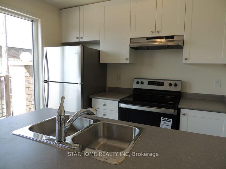 Property Photo:  9436 Bayview Avenue Coach  ON L4C 5G9 