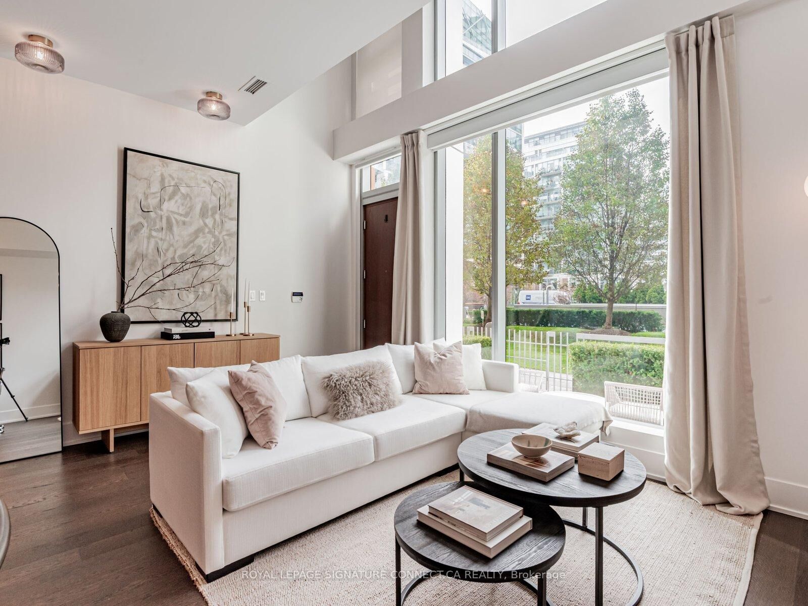 Property Photo:  39 Queens Quay E Th132  ON M5E 0A5 