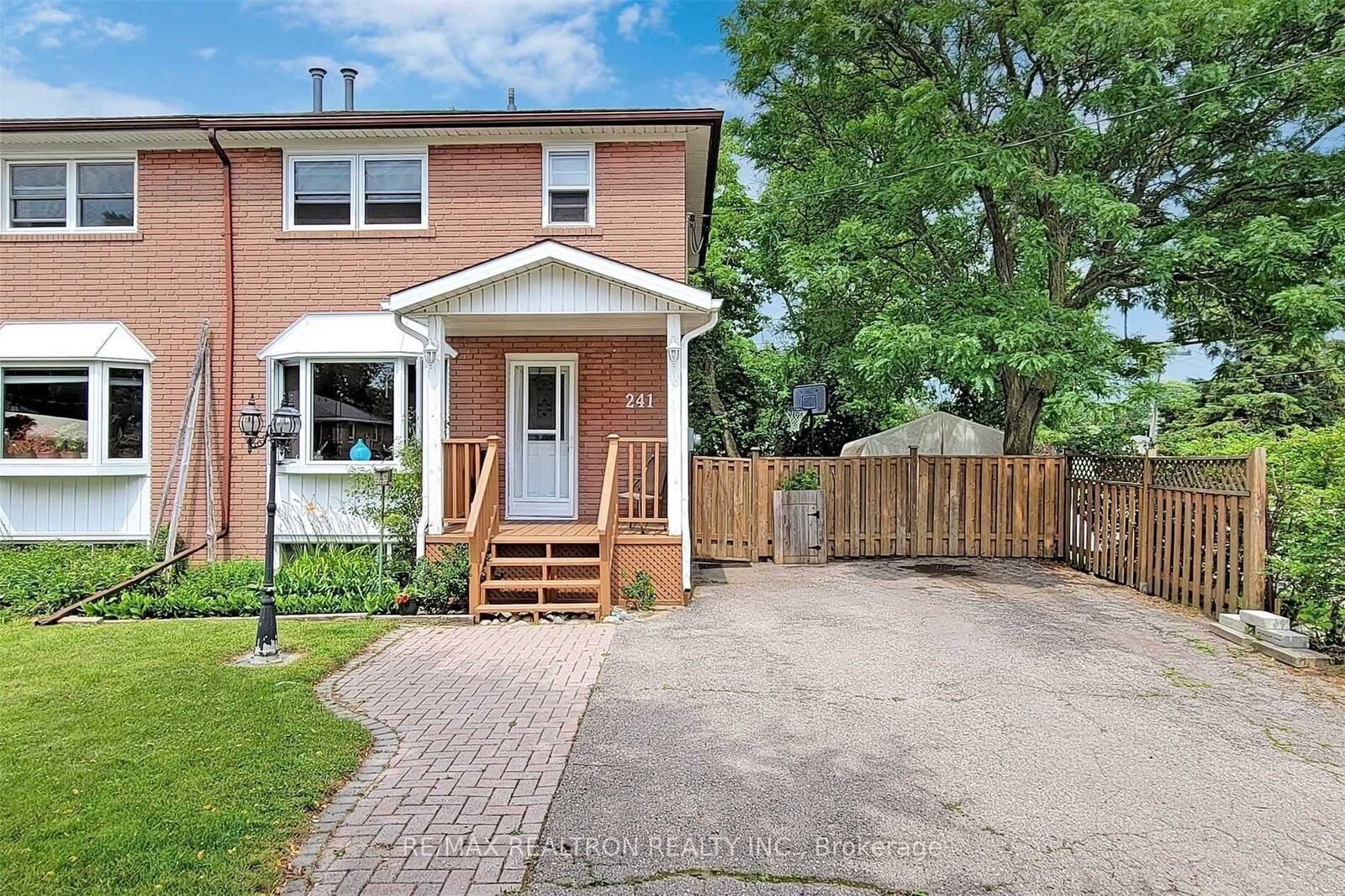Property Photo:  241 Septonne Avenue  ON L3Y 2W5 
