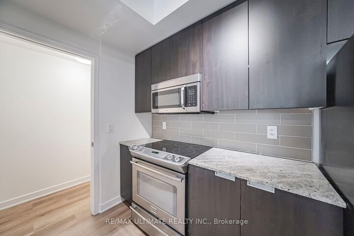 Property Photo: 400 Wellington Street W 306 ON M5V 0B5