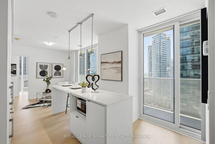 88 Harbour Street 1710 — photo 1
