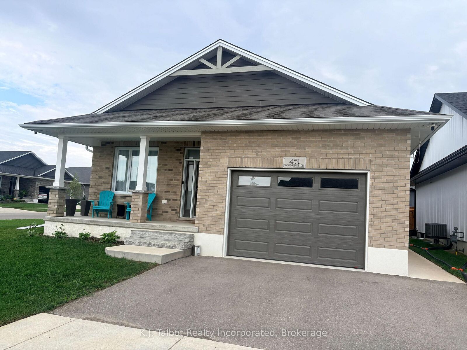Property Photo: 451 Woodridge Drive Unit 2 ON N7A 0C7