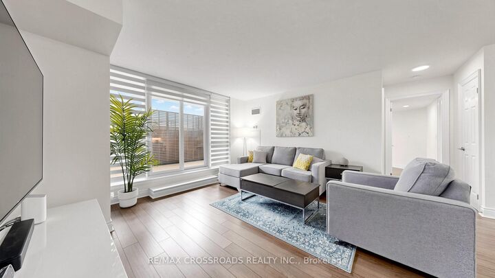 Property Photo: 23 Cox Boulevard 656 ON L3R 4G1