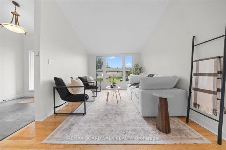 Photo de la propriété: 1219 Notting Hill Avenue ON K1V 6T6