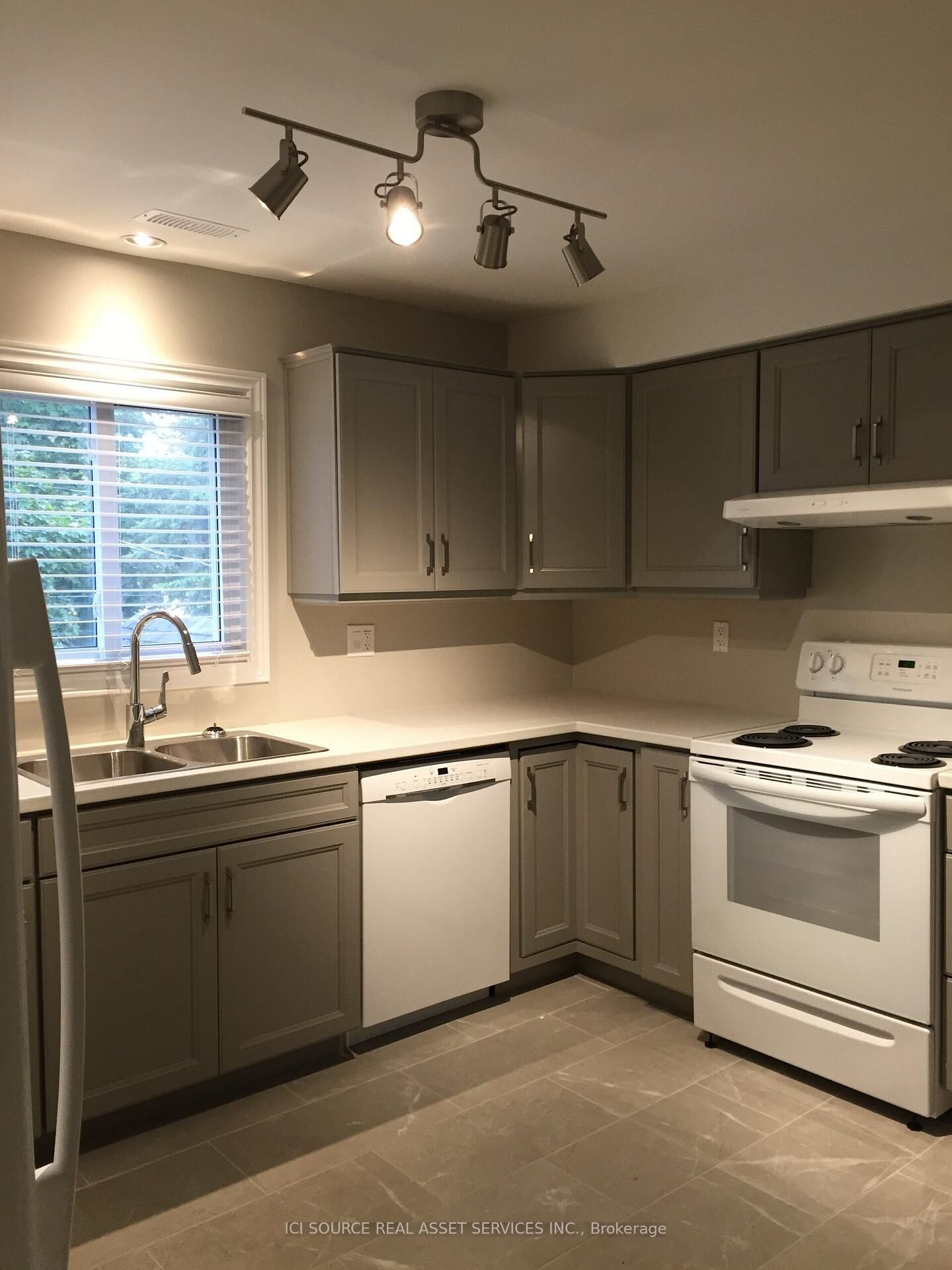 Property Photo: 692 Lincoln Road ON N8Y 2G7