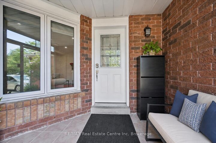Property Photo:  6972 Dunnview Court  ON L5N 7E4 