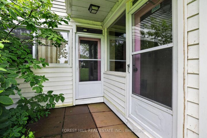 Property Photo: 9 Tikvah Circle ON L4P 3C8