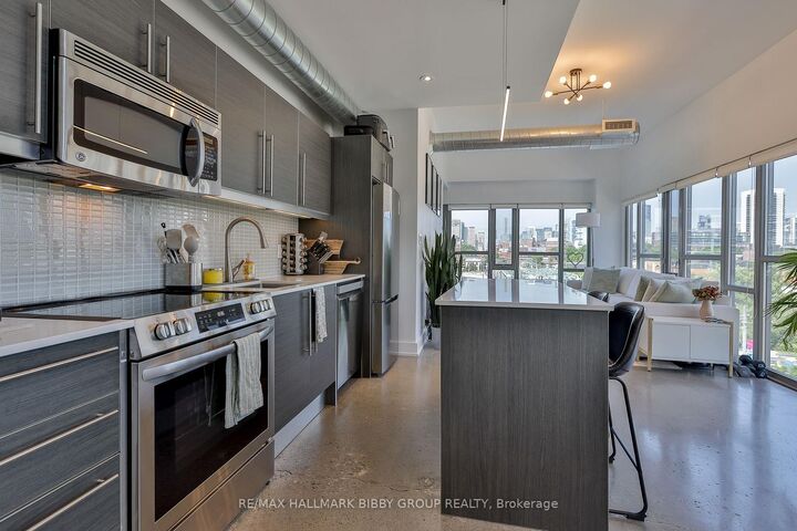 625 Queen Street E 409 — photo 1