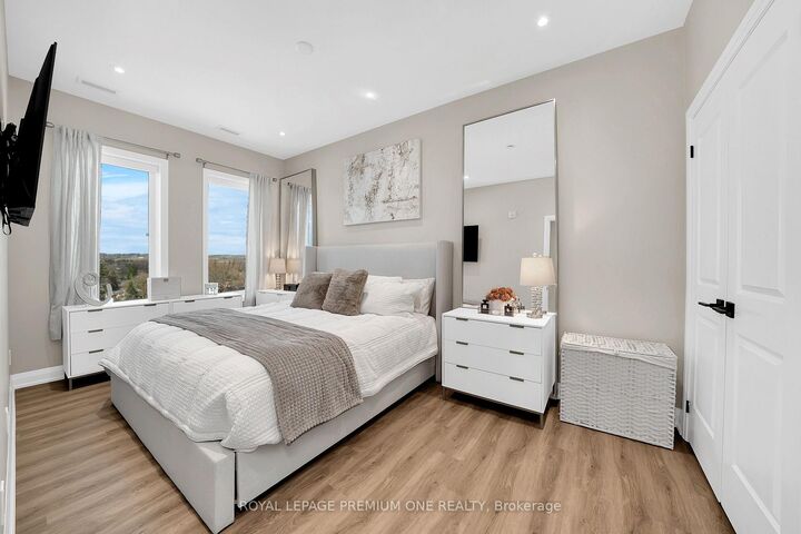 Property Photo:  5917 Main Street 805  ON L4A 5G4 