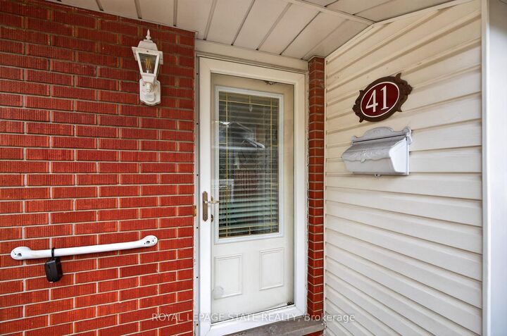 Property Photo: 41 Darlington Drive ON L9C 2L8