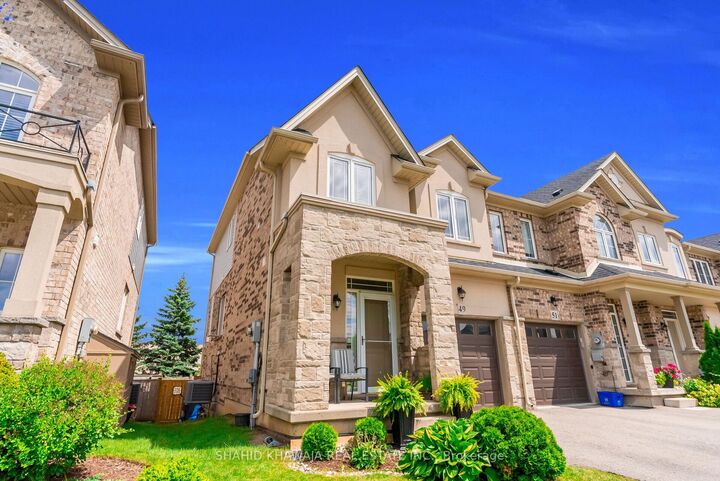 Property Photo:  49 Candlewood Court  ON L8J 0C4 