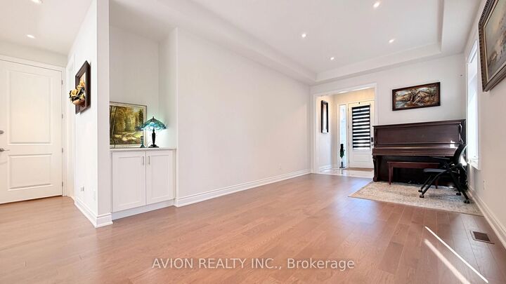 Property Photo: 76 Maple Fields Circle ON L4G 3X6
