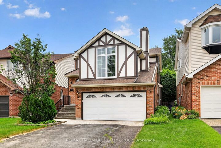 Property Photo: 15 Pemberton Crescent ON K2G 4Y7