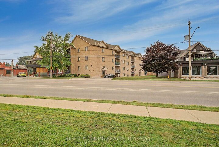 Property Photo:  1522 King Street E 403  ON N2G 2P1 