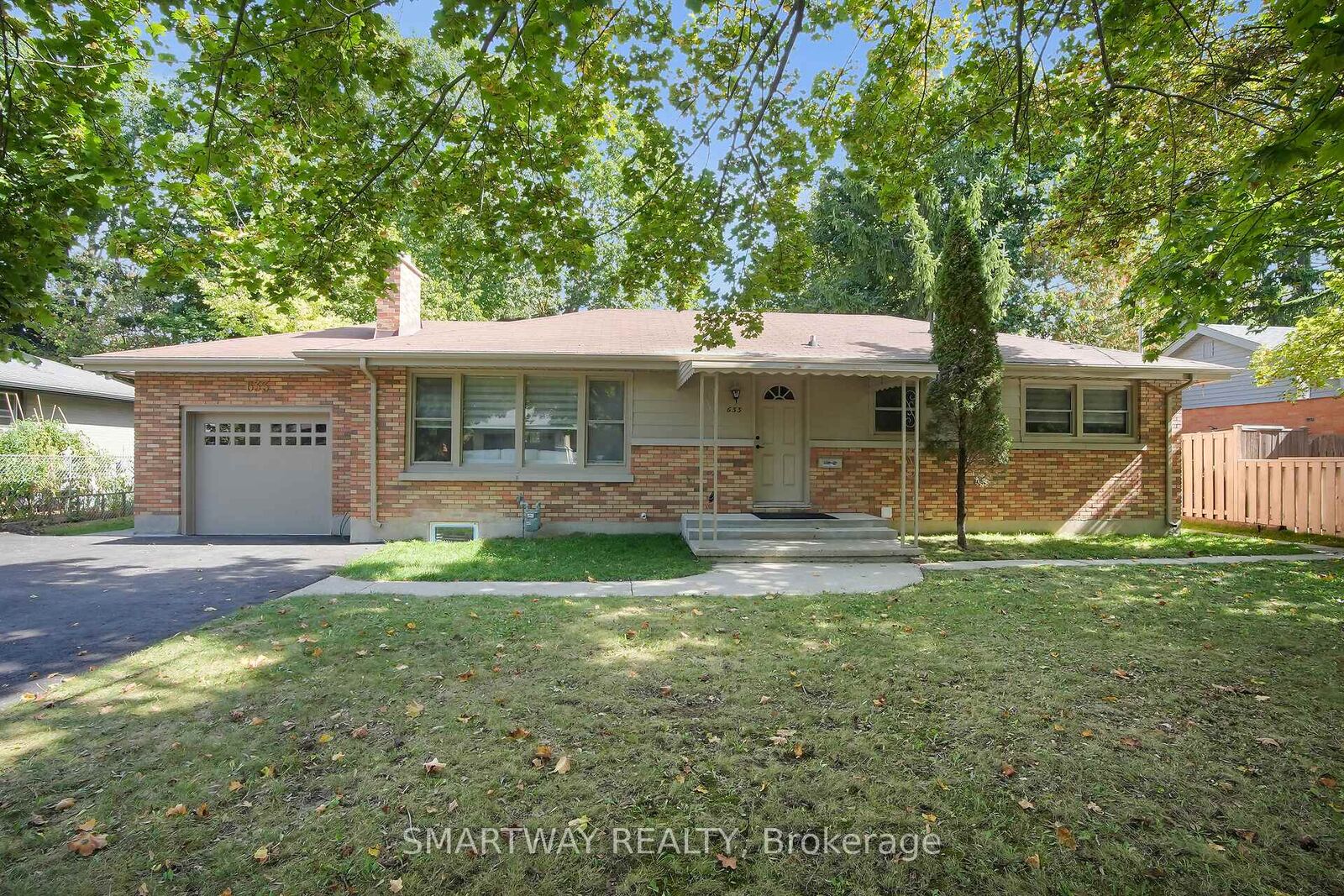 Property Photo: 633 Donegal Drive ON N6H 3H6