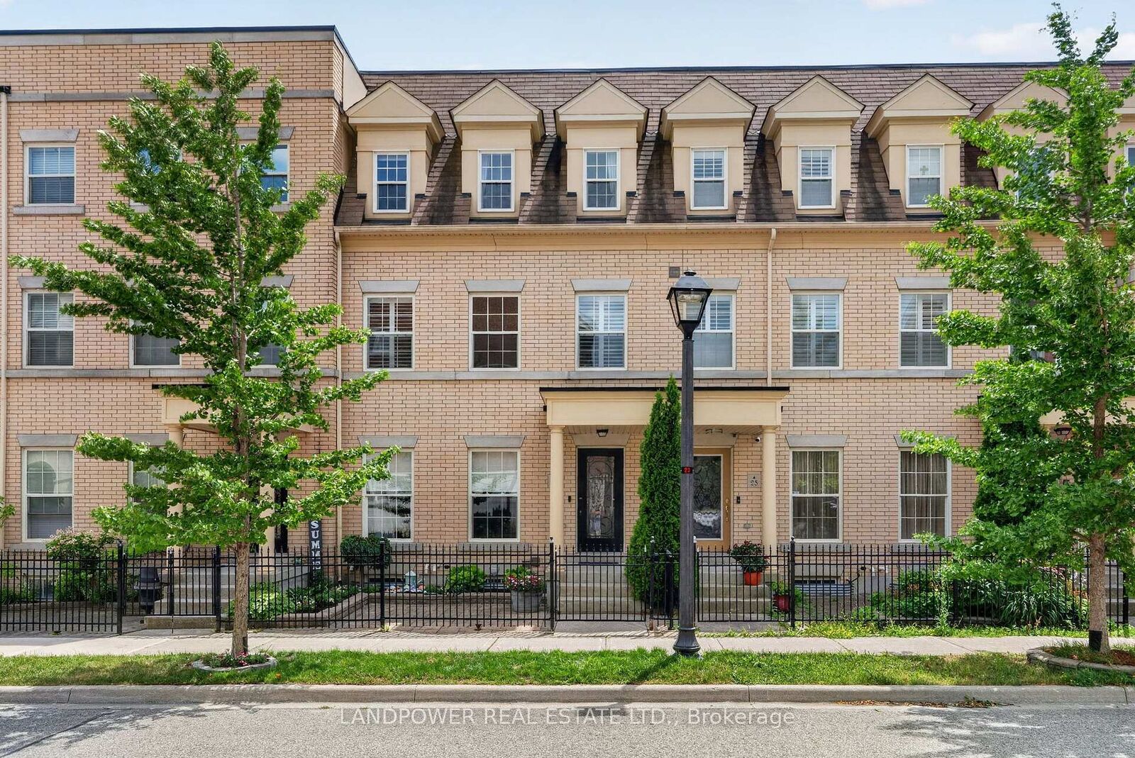Property Photo:  23 Donald Buttress Boulevard W  ON L6C 0J6 