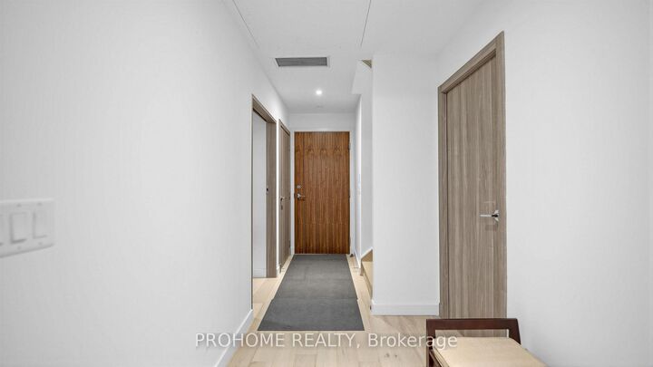 Property Photo: 27 McMahon Drive 111 ON M2K 0J2