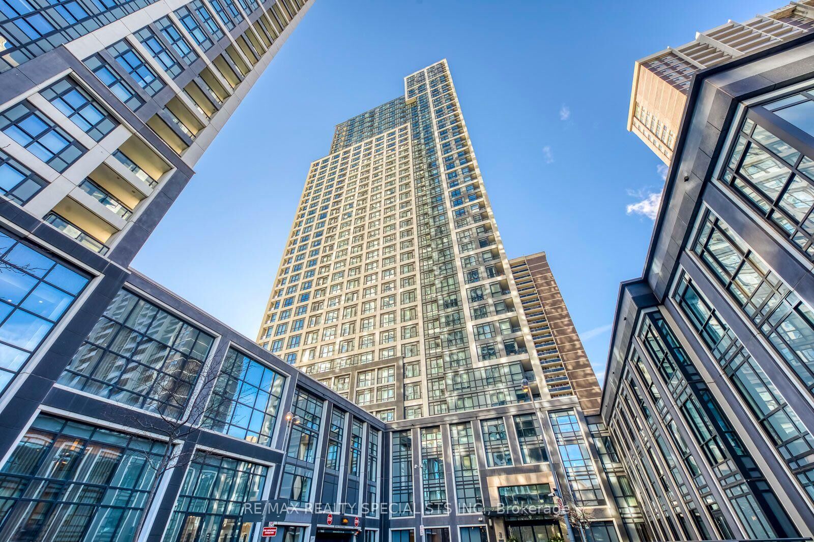Property Photo:  9 Mabelle Avenue 2621  ON M9A 0E1 