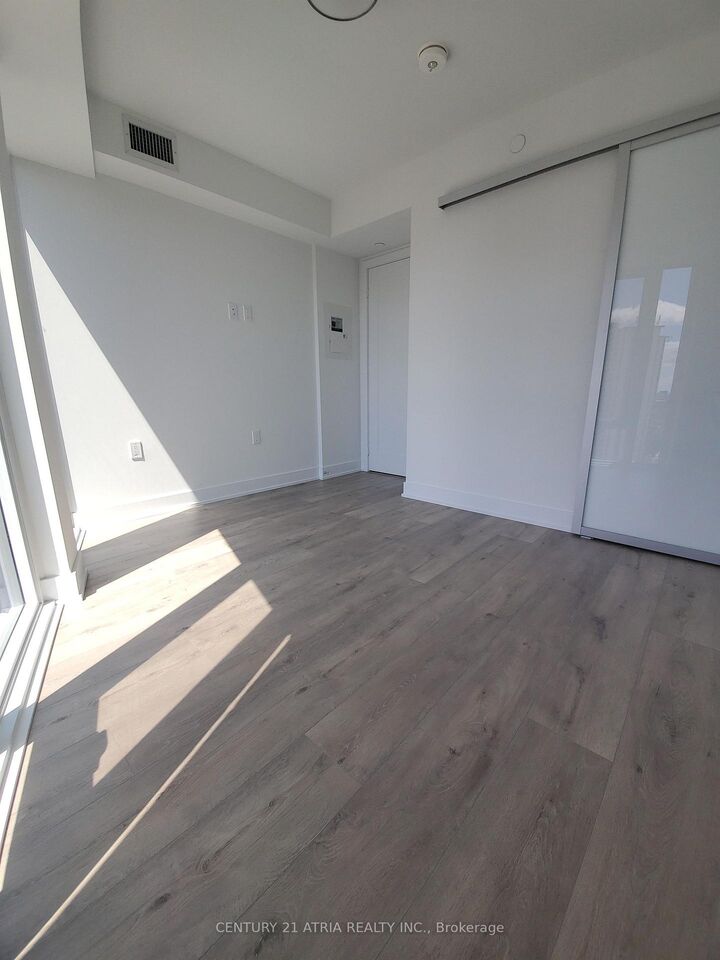 Property Photo:  575 Bloor Street E 1808  ON M4W 0B2 