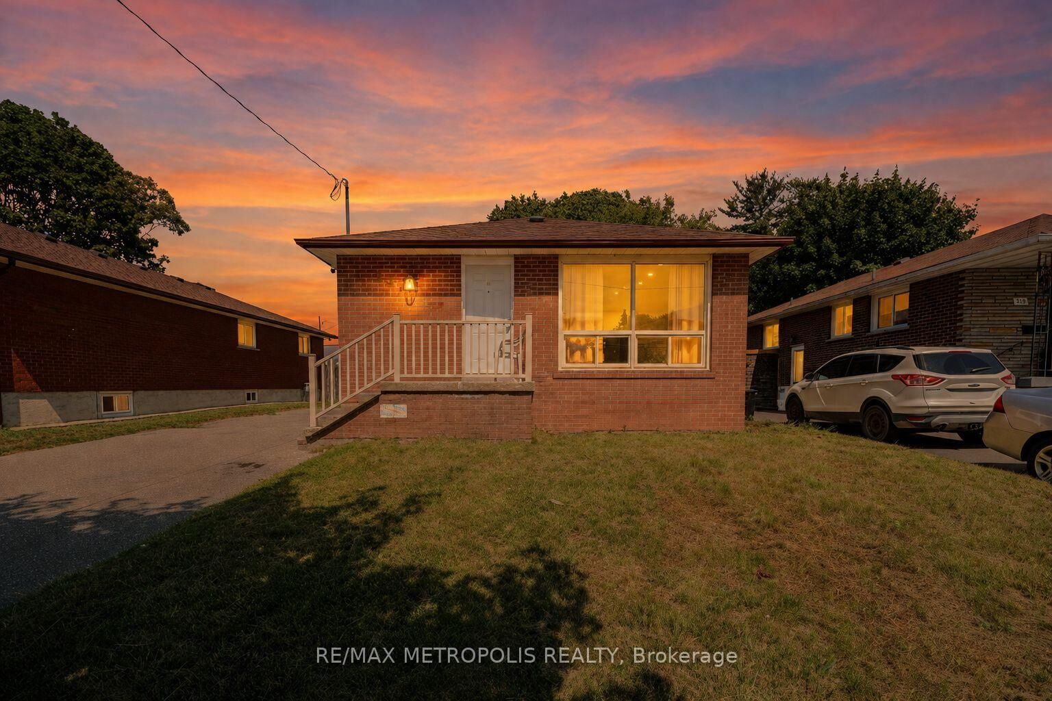 Property Photo:  235 Waverly Street S  ON L1J 5V3 