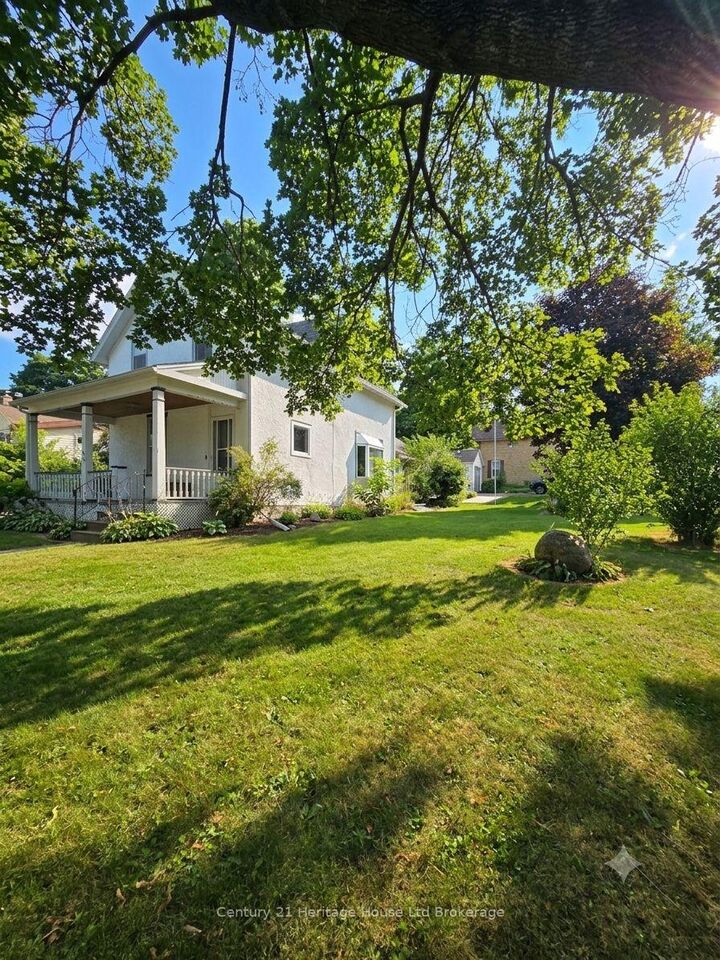 Property Photo:  152 Charles Street E  ON N5C 1K2 