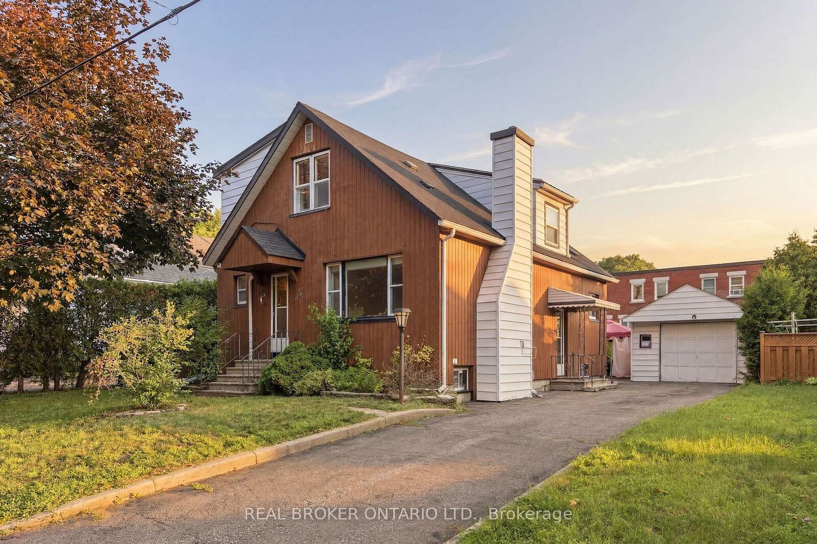 Property Photo: 385 Enfield Avenue ON K1L 7L2