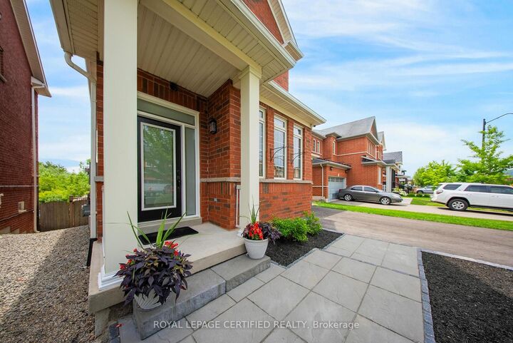 Property Photo:  515 Hinchey Crescent  ON L9T 7X4 