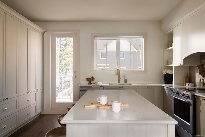 3522 Greystone Close — photo 1