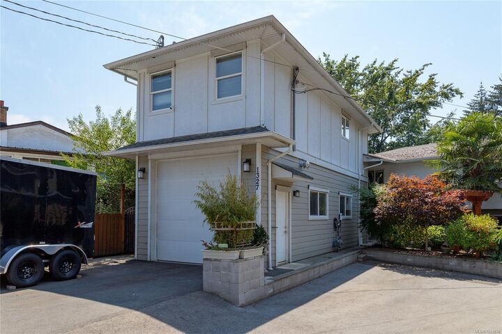 Property Photo: 1327 Justine Pl BC V9B 4J1