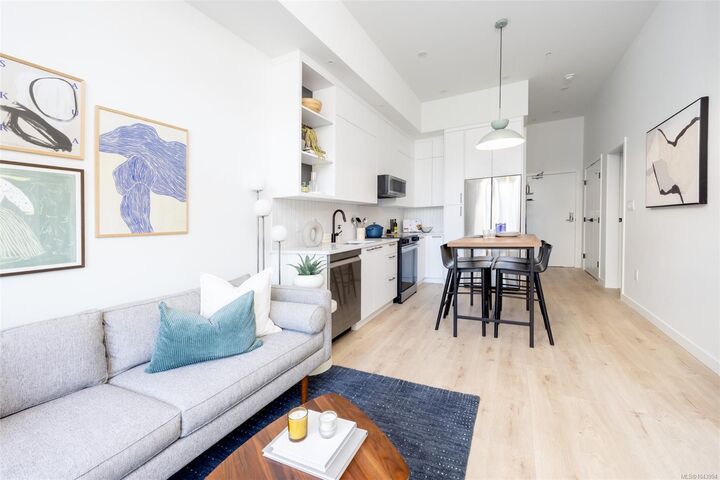 Property Photo: 1075 Tillicum Rd #201 BC V9A 2A4