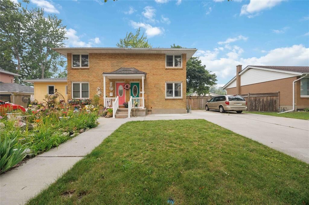 Property Photo: 298 Elsfield Crescent ON N7S 1C3