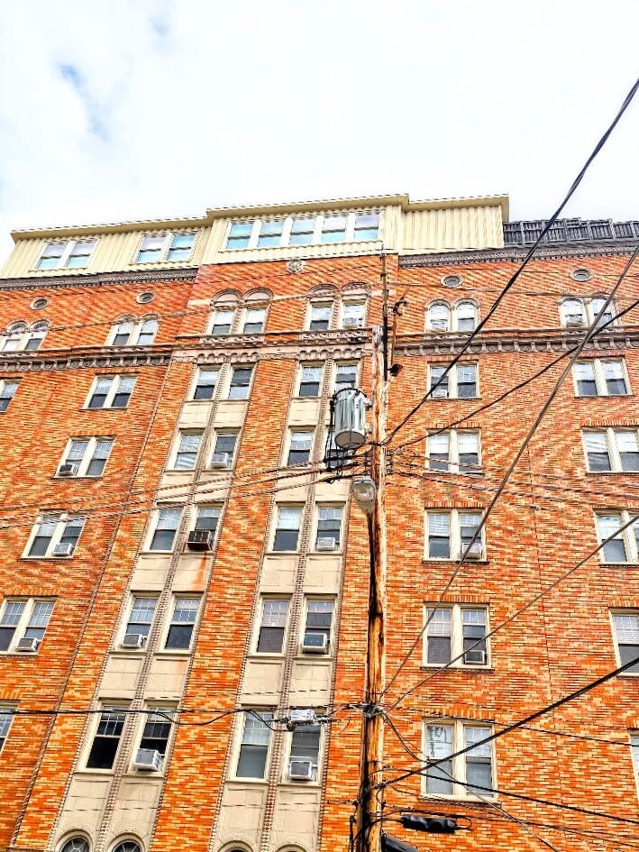 Property Photo: 144 N Dithridge St 1 PA 15213
