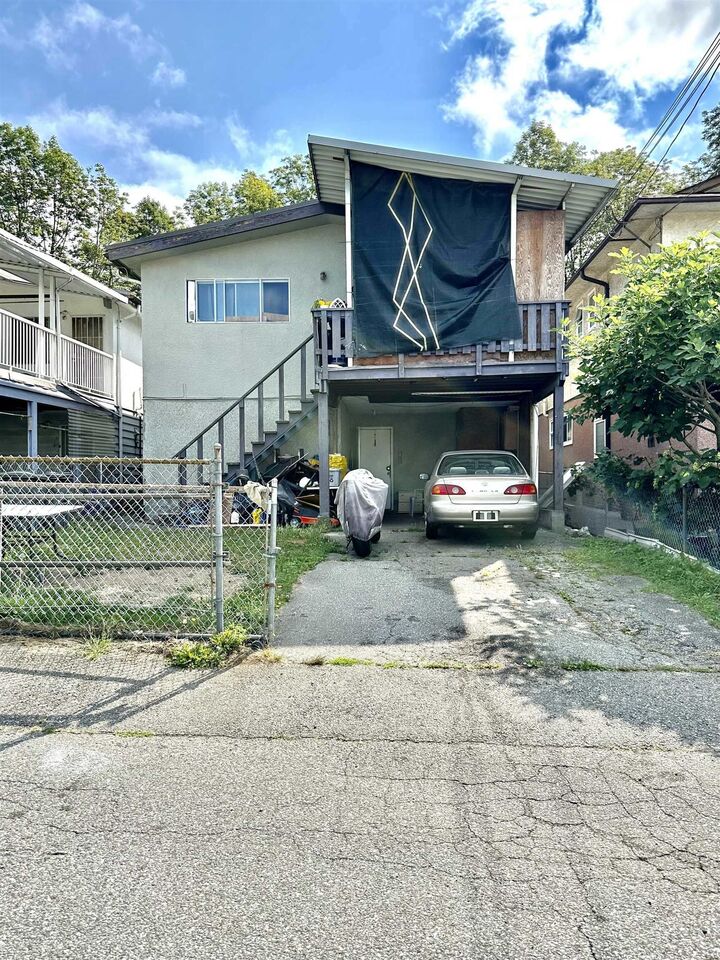 Property Photo: 6915 Beatrice Street BC V5P 3R6