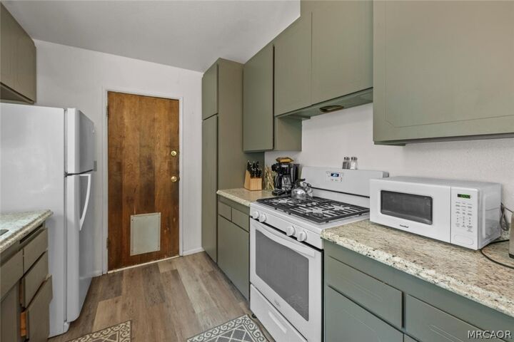 Property Photo:  42640 La Cerena Avenue  CA 92315 