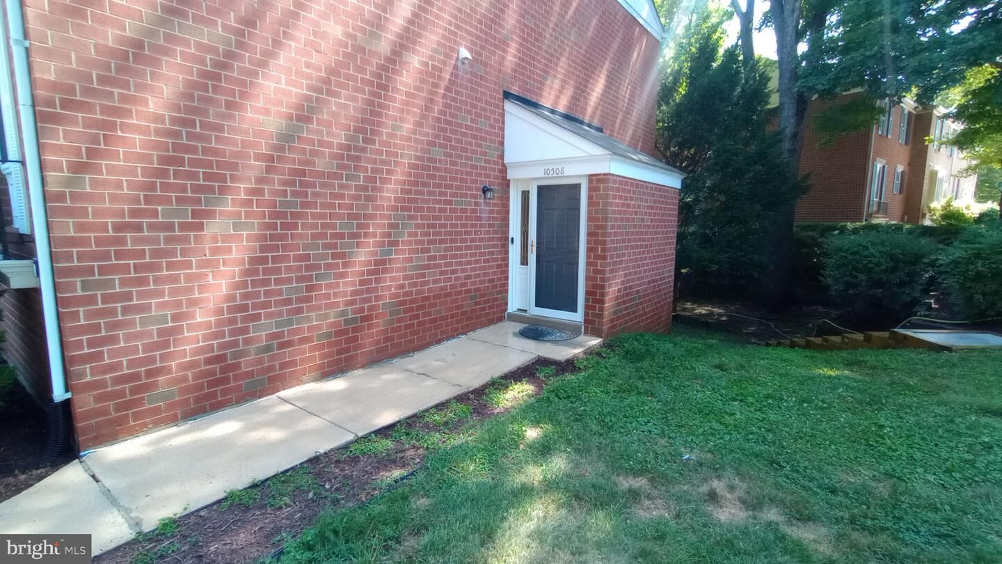 Property Photo: 10508 E Wind Way MD 21044