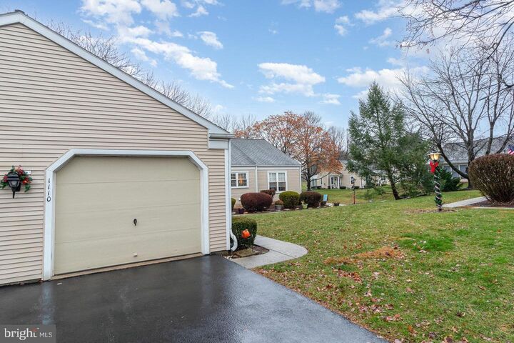 Property Photo: 1110 Cambridge Court PA 17078
