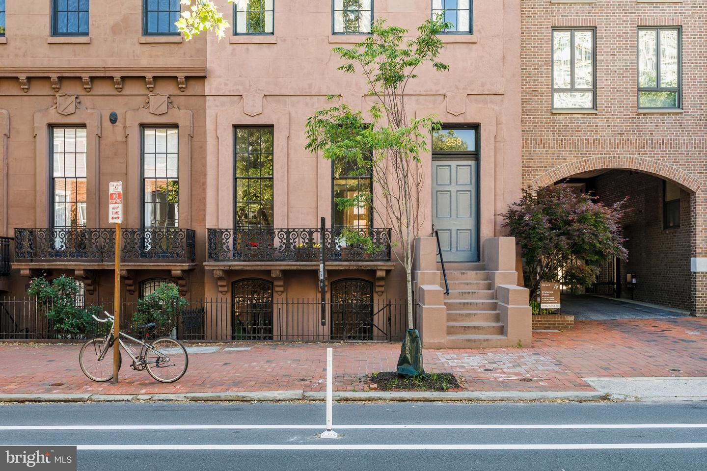 Property Photo: 258 S 3rd Street 2 PA 19106